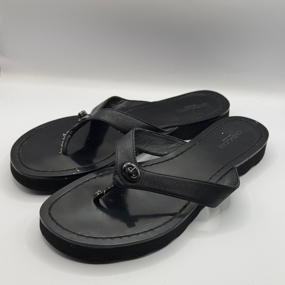 Coach Shelly Black Leather Thong Sandals Turnlock Charm Flip Flops Size 7.5B - Picture 3 of 10